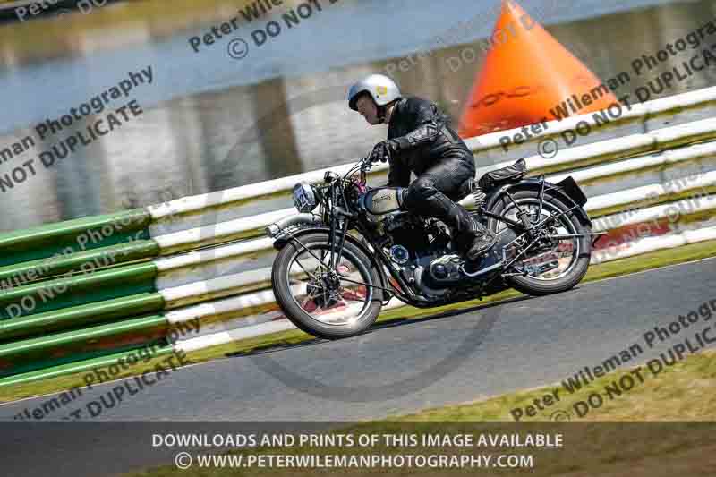 Vintage motorcycle club;eventdigitalimages;mallory park;mallory park trackday photographs;no limits trackdays;peter wileman photography;trackday digital images;trackday photos;vmcc festival 1000 bikes photographs